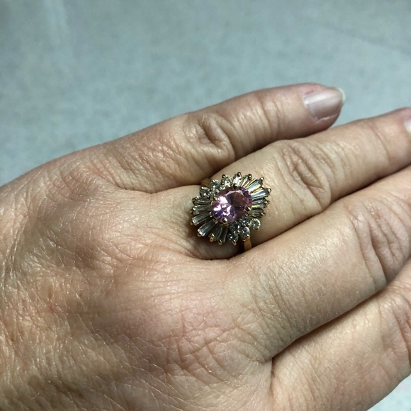 10Kt gold Pink Ice Ring - Picture 3 of 8